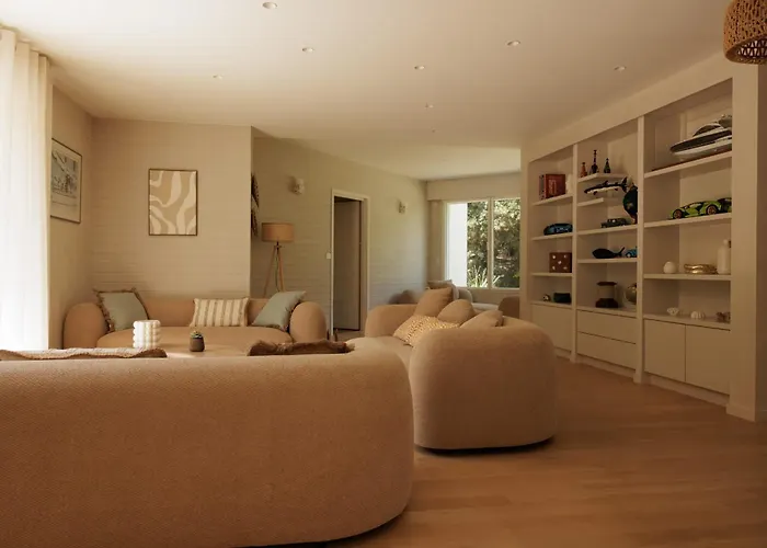 Вилла Elegant For 10 With Pool In The Heart Of An Ocean-view Setting Talmont-Saint-Hilaire