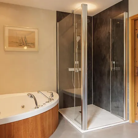 Вилла Elegant For 10 With Pool In The Heart Of An Ocean-view Setting