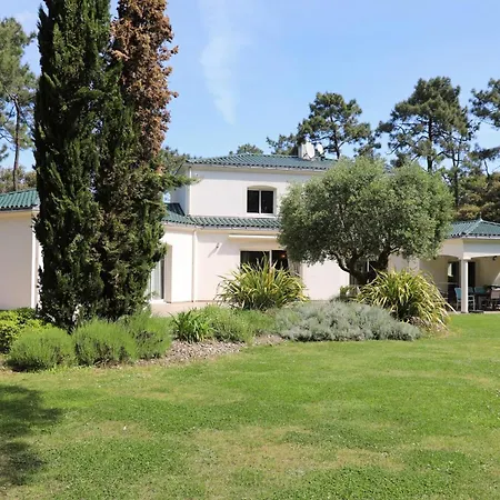 Elegant For 10 With Pool In The Heart Of An Ocean-view Setting