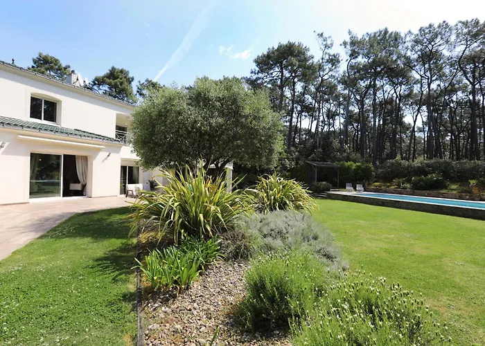 וילה Elegant For 10 With Pool In The Heart Of An Ocean-view Setting