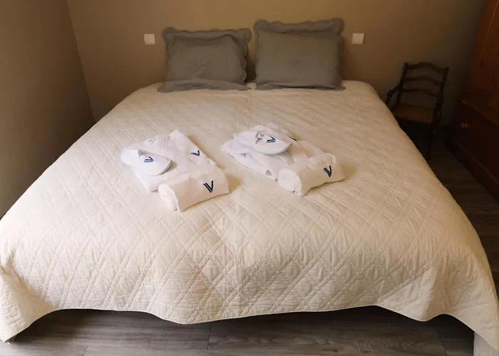 Elegant For 10 With Pool In The Heart Of An Ocean-view Setting